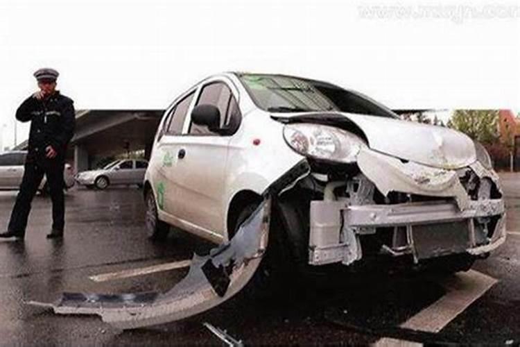 梦见亲人出车祸怎么回事啊？