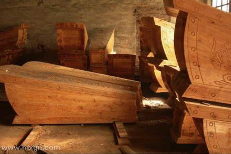 梦见两口棺材是什么预兆？