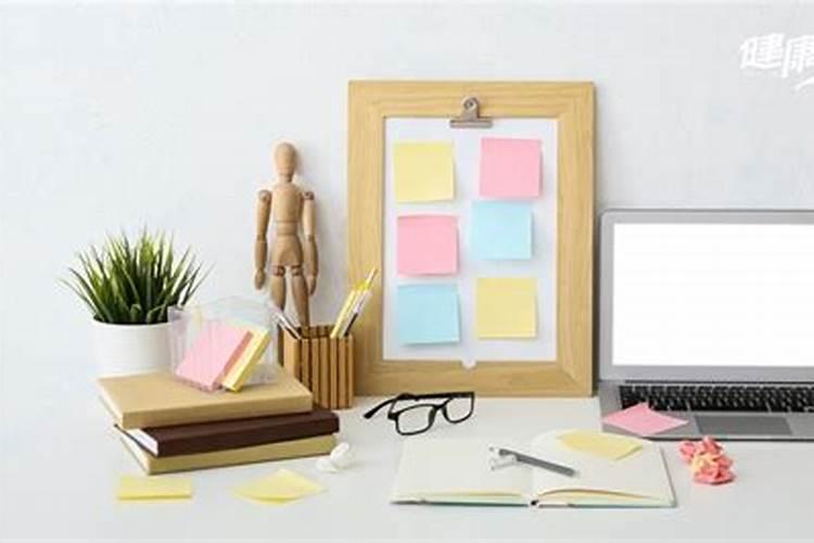 办公桌上放摆设化解小人