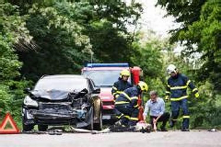 梦见爱人出车祸是什么意思？