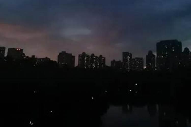 过完中秋节几点天黑？