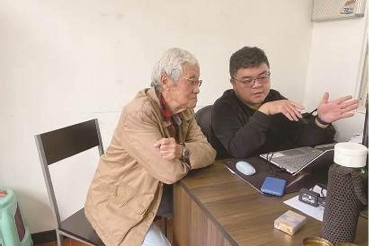 梦到开车接叔叔伯伯