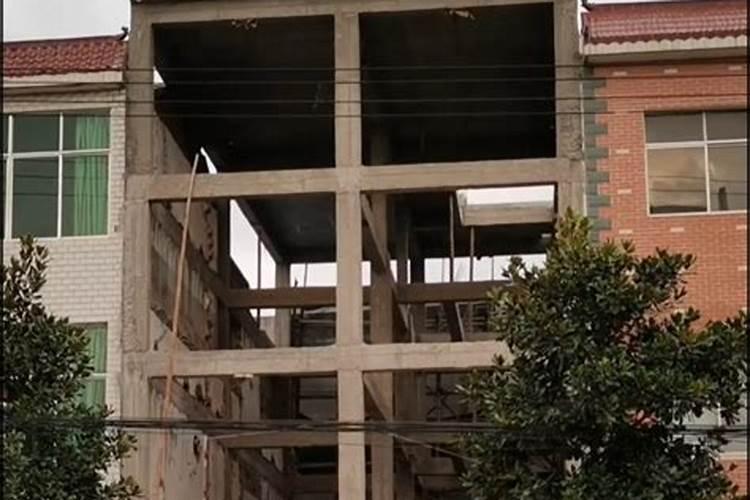 梦见老房子翻修加固