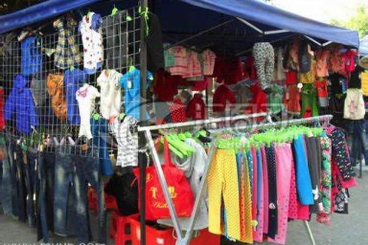 梦见卖衣服是什么意思？