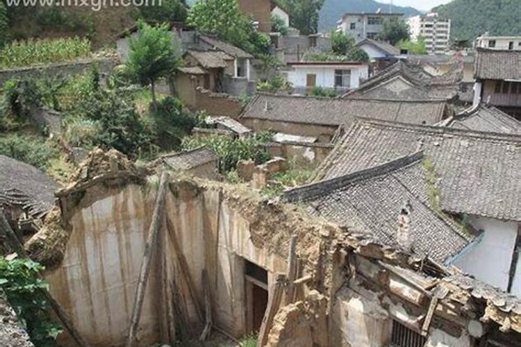 梦见邻居家房子倒了死人了