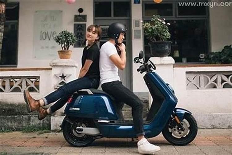 梦见电动车丢了大哭