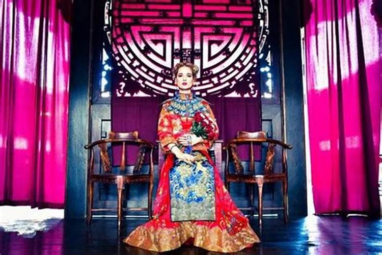 梦见母亲穿红色衣服结婚