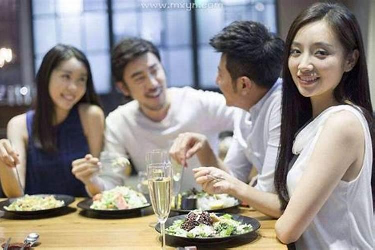梦见和老朋友一起吃饭什么预兆？