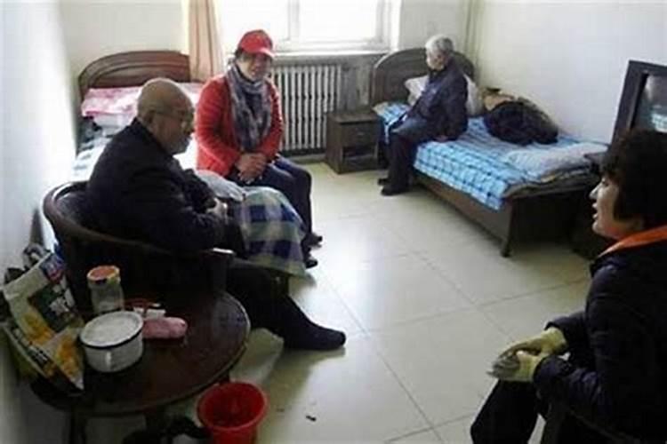梦见和老人做亲密的事