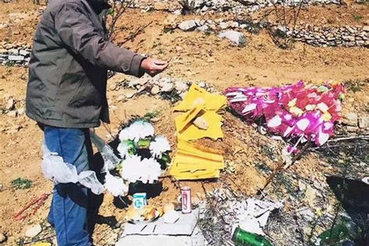 清明节亲人烧纸