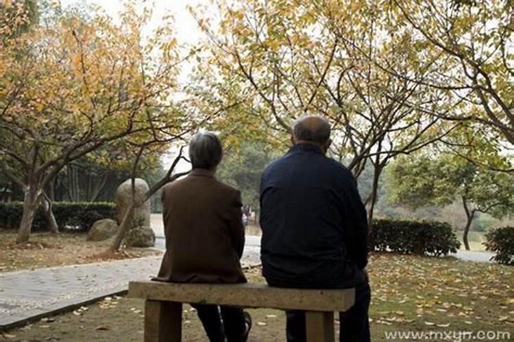 梦见多个已故老人是什么预兆？