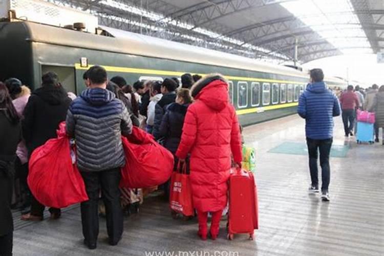 梦见自己坐火车是什么意思？