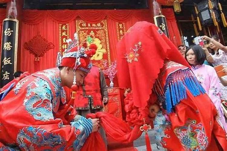 晚上合婚酒是什么意思？