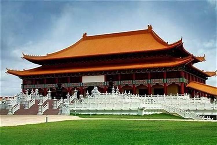 梦见庙里磕头什么意思？