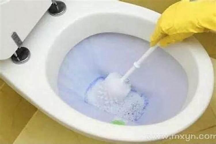 梦见马桶上有便便啥意思？