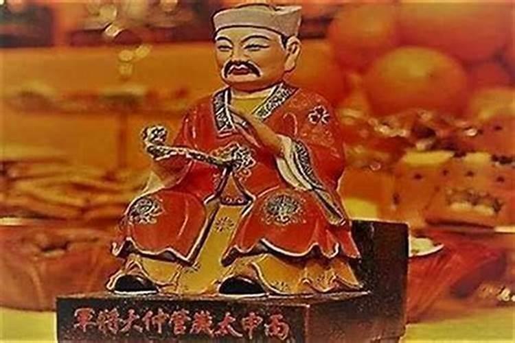犯太岁车里要放什么？
