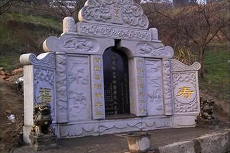 梦见坟墓堆是什么征兆女人？