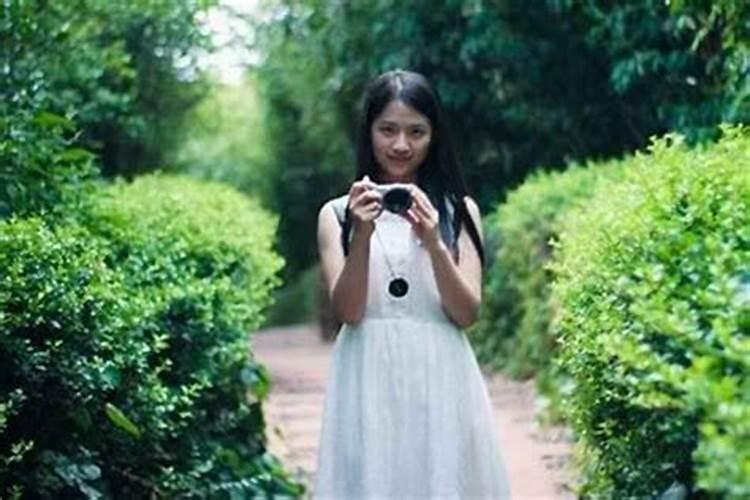 梦见美女是自己女朋友