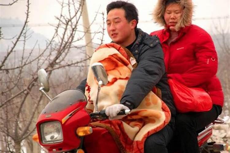 梦见和别人骑摩托车赶路