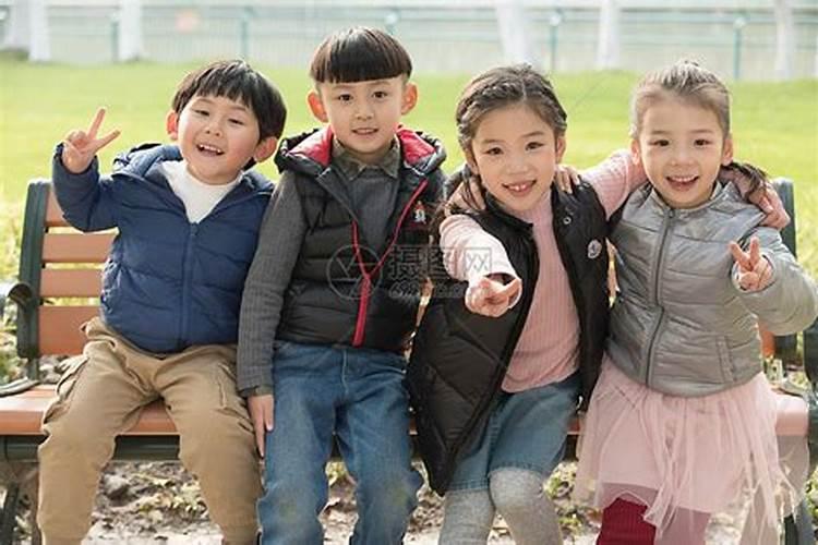 梦见和幼儿园小朋友一起玩