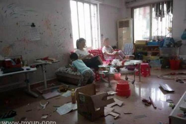 梦见情人家很乱是什么意思？