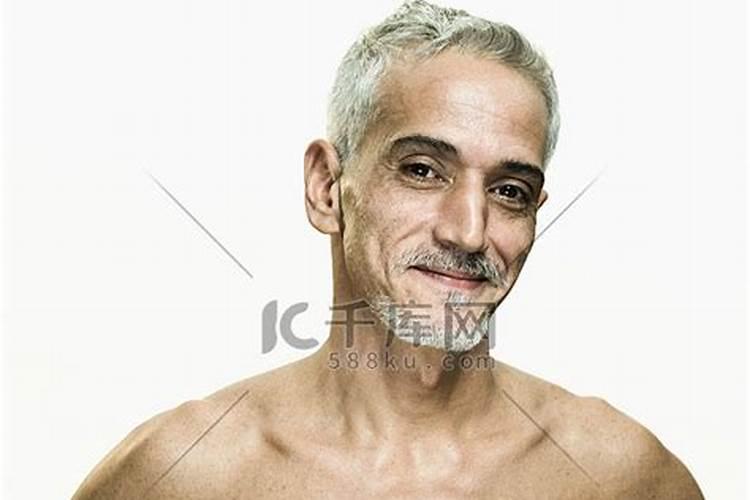 梦见几个光着上身的男人？