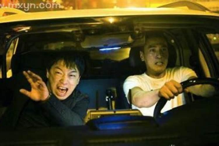 梦见被追杀逃跑躲藏是什么意思？