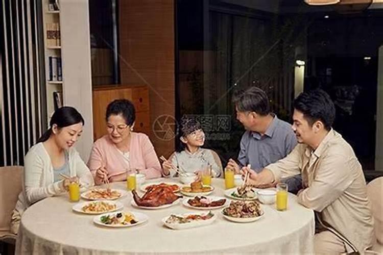 梦见家人在一起聚餐