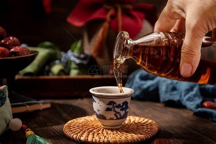 端午节饮雄黄酒的来历
