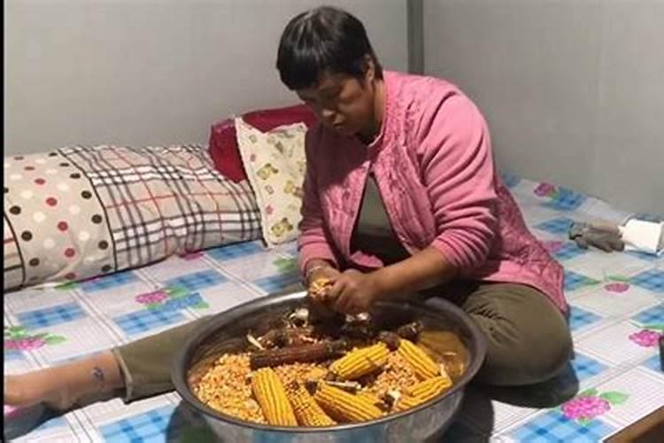 梦见公公婆婆吃骨头肉