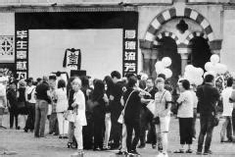 梦见邻居家里办丧事
