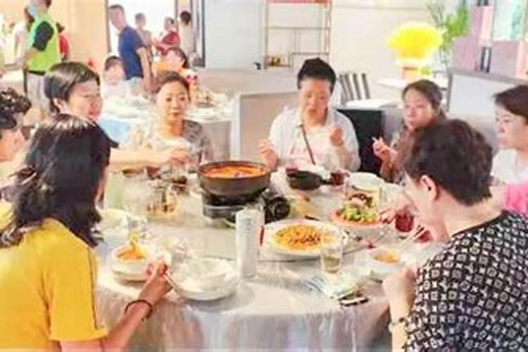 梦见家中喜事办宴席好多亲朋好友？