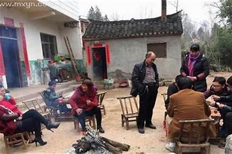 梦见老家的房子住了好多陌生人？