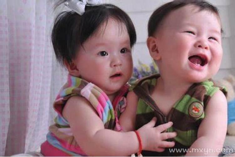 梦见龙凤胎小孩是什么征兆？