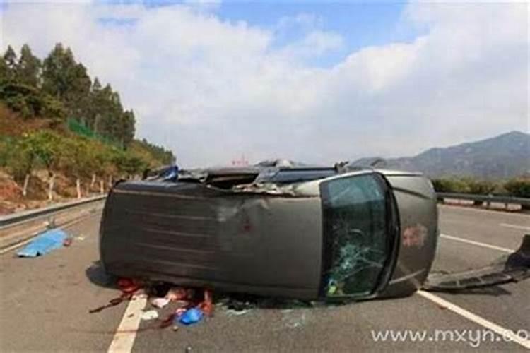 梦见父母车祸双亡是什么征兆？