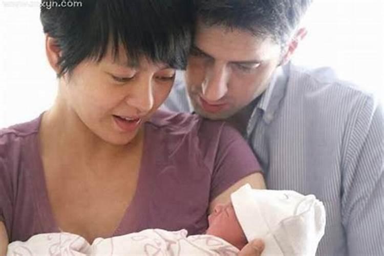 梦见抱回家一个婴儿