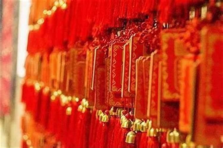 犯太岁不能穿什么颜色？