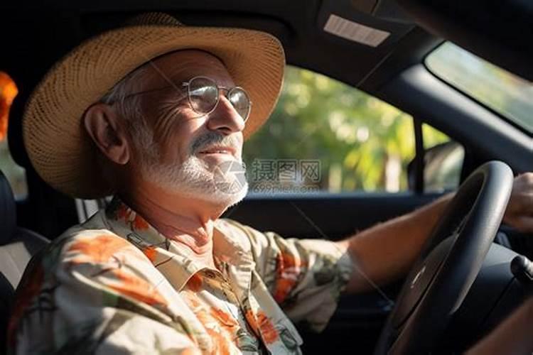 梦见死去的老人开车拉着我们