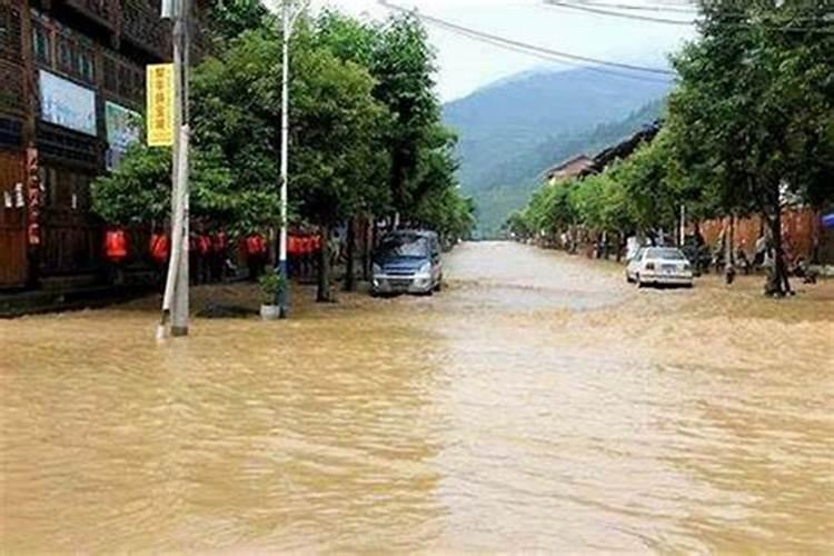 梦见发洪水自己逃生成功