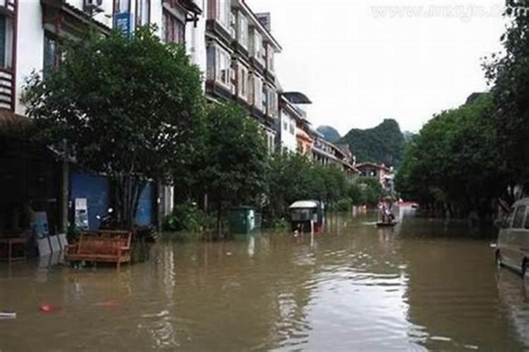 梦到水漫路是什么意思啊？
