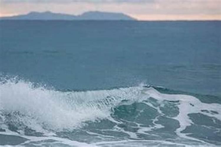 梦见大海涨潮自己逃生