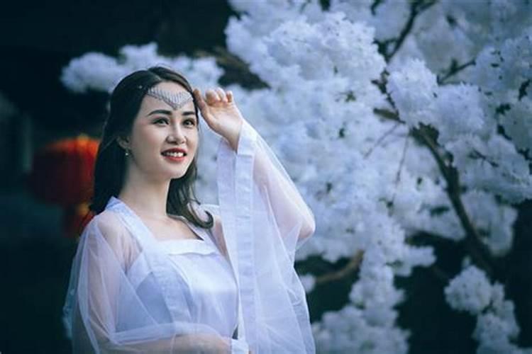 适合本命年结婚的属相女