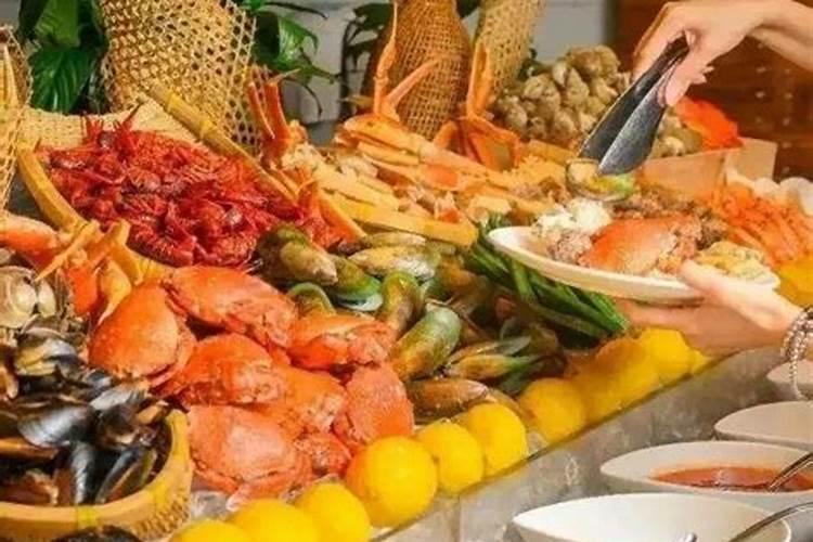 梦见吃自助餐拿了好多东西？