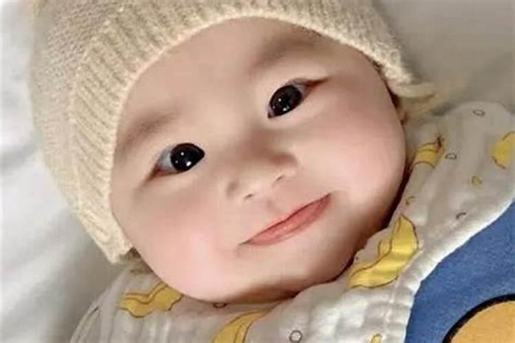 梦见可爱小孩对我笑