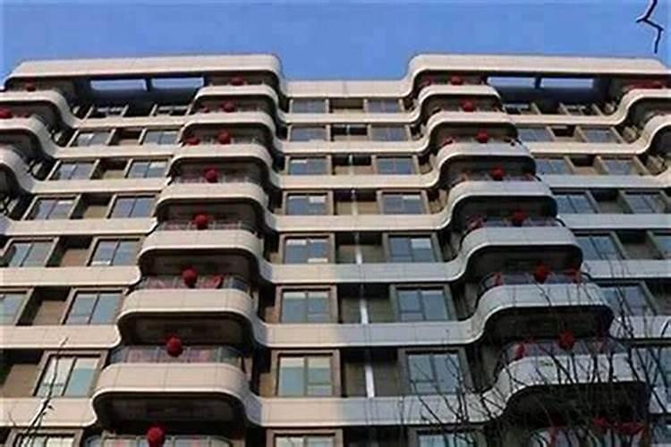 2004年正月初二住几楼？