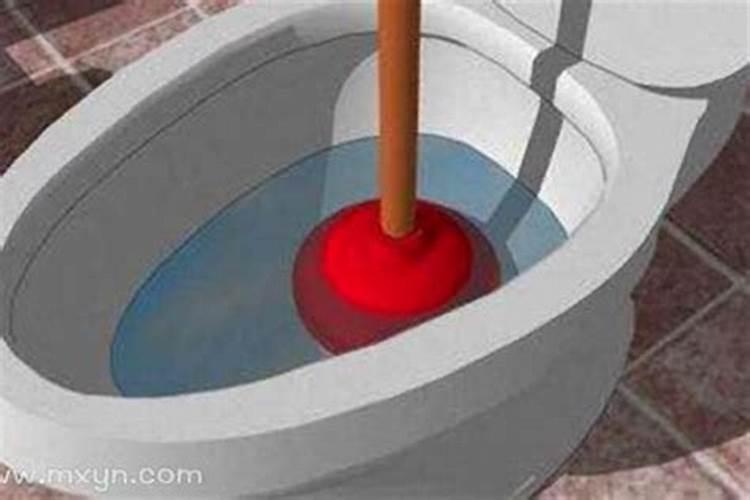 梦见厕所堵了满地粪水