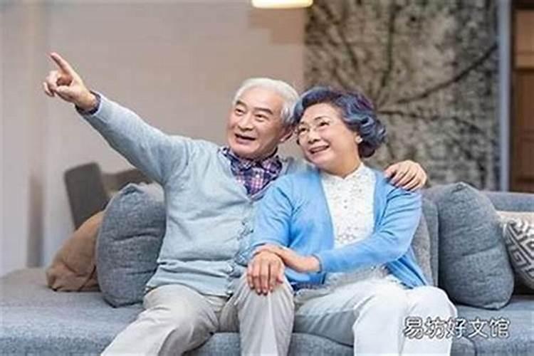 梦见去世的老人又活着回来了