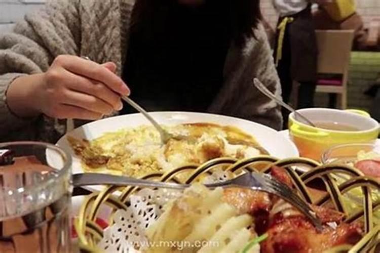 梦见吃饭是不是要生气了？