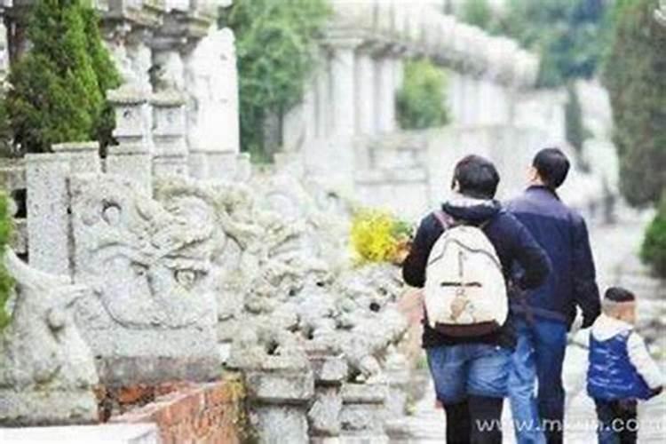 梦见上坟是什么兆头？