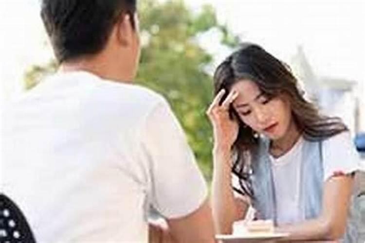 梦见分手多年前男友找自己复合？